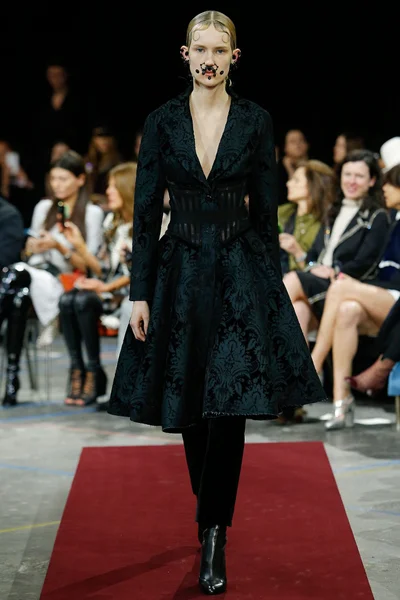 Look 9